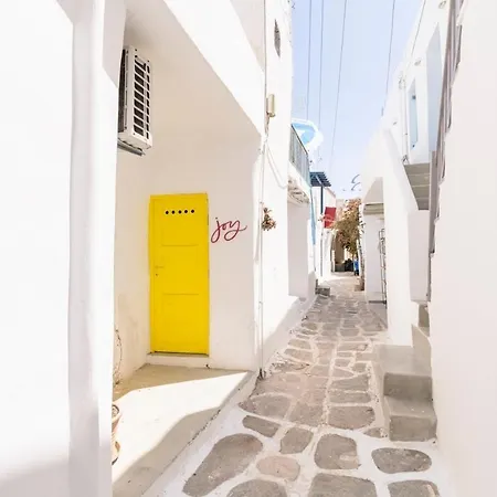 Hébergement de vacances Heritage With Terrace In The Trendy Port Of